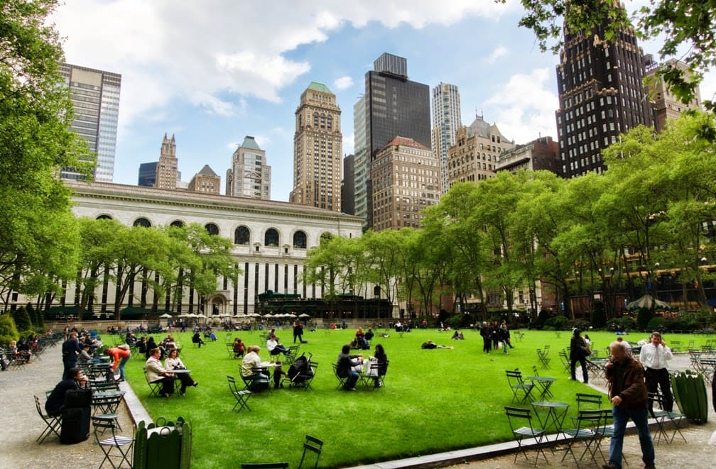 Parque Bryant Park em Nova York Parque Bryant Park em Nova York